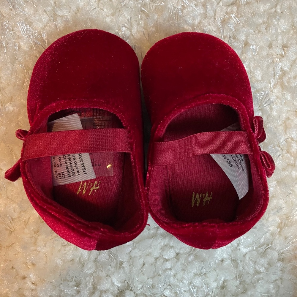 *Buy 1, get 1 free* Velvet baby shoes